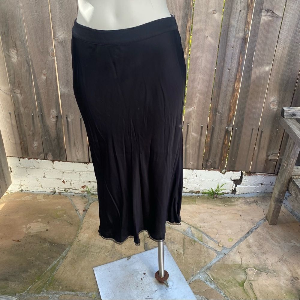 Velvet by Graham Spencer Grace sateen midi skirt in black size small NWT